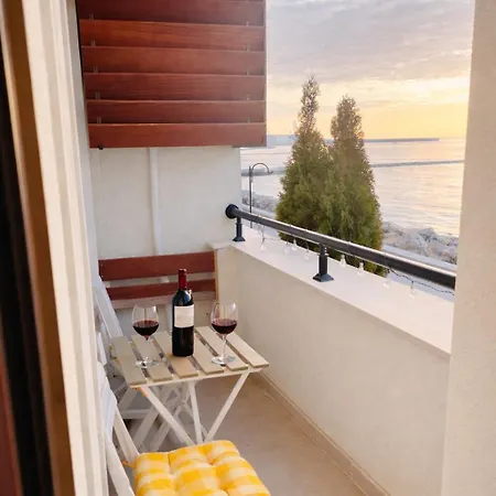 Апартамент Sea Sunrise, Complex Carpe Diem, Free Parking Балчик